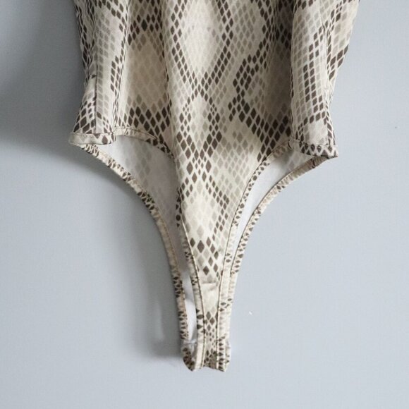 Missguided Women's Sz 4 Beige/Brown Snakeskin V-Neck One Piece Stretch Bodysuit - Picture 9 of 13